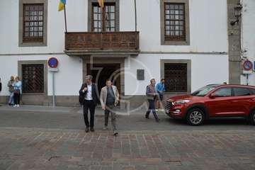 El senador nacionalista Fernando Clavijo durante la visita a Telde (Foto TA)